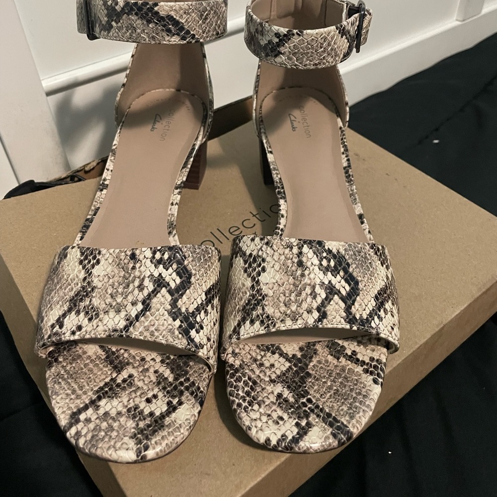 Taupe Clark’s sandals size 10M